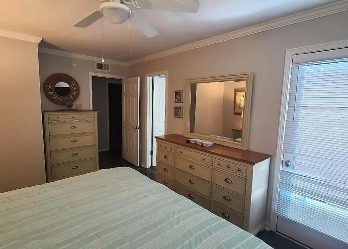 Beautiful 3 Bedroom Beachfront Holiday home *